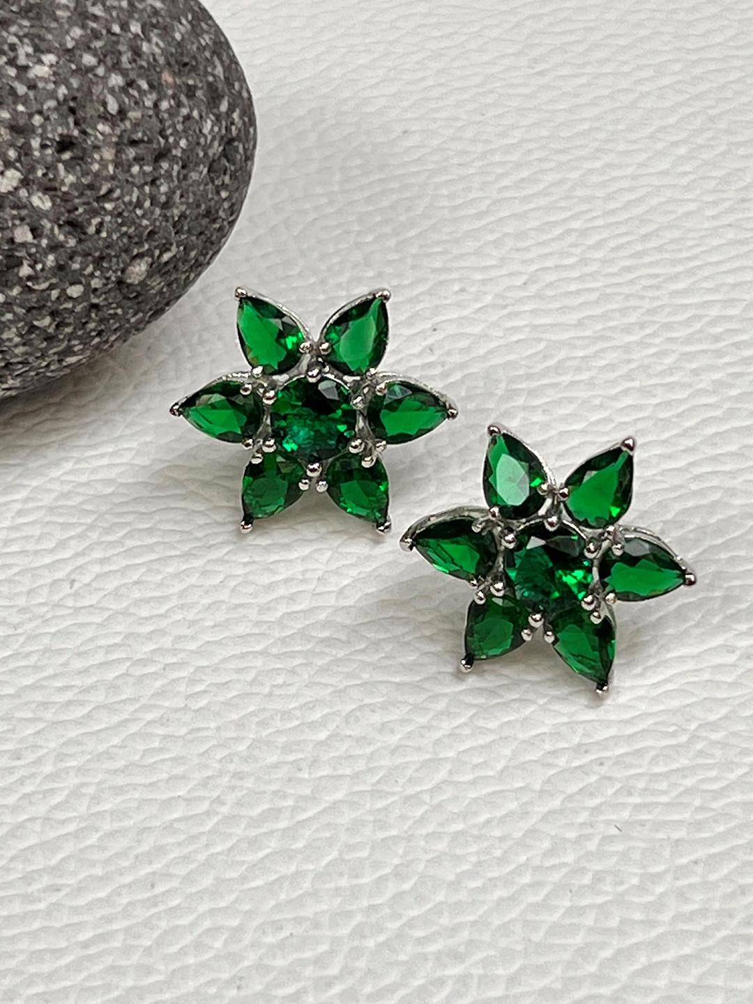 

Prettilicious Contemporary Studs Earrings, Green
