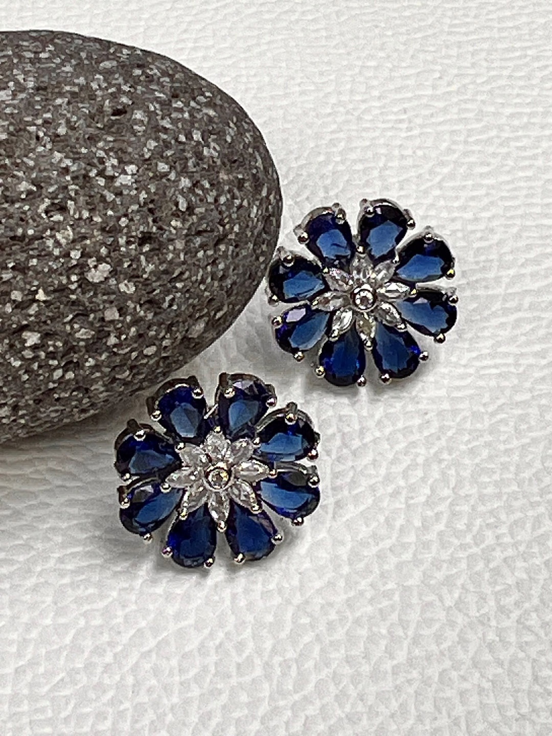 

Prettilicious Contemporary Studs Earrings, Blue