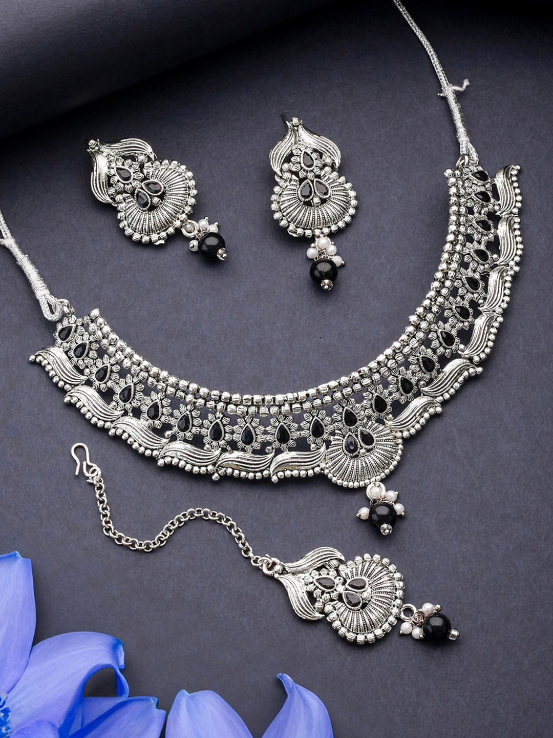 

Jazz and Sizzle Silver-Plated Kundan-Studded & Beaded Jewellery Set