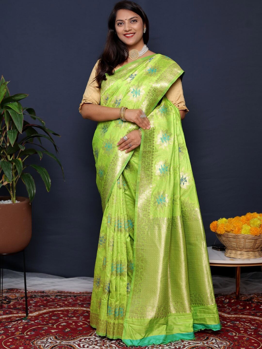 

SGF11 Woven Design Zari Art Silk Heavy Work Kanjeevaram Saree, Fluorescent green