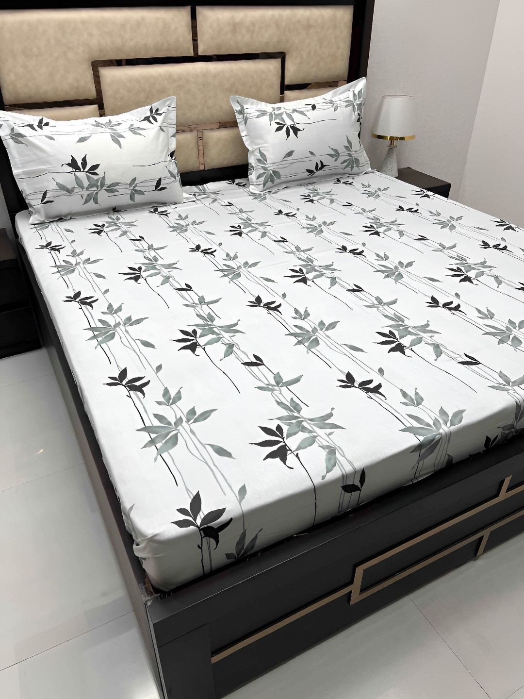

Pure Decor Green & White Floral Cotton 350 TC King Bedsheet with 2 Pillow Covers