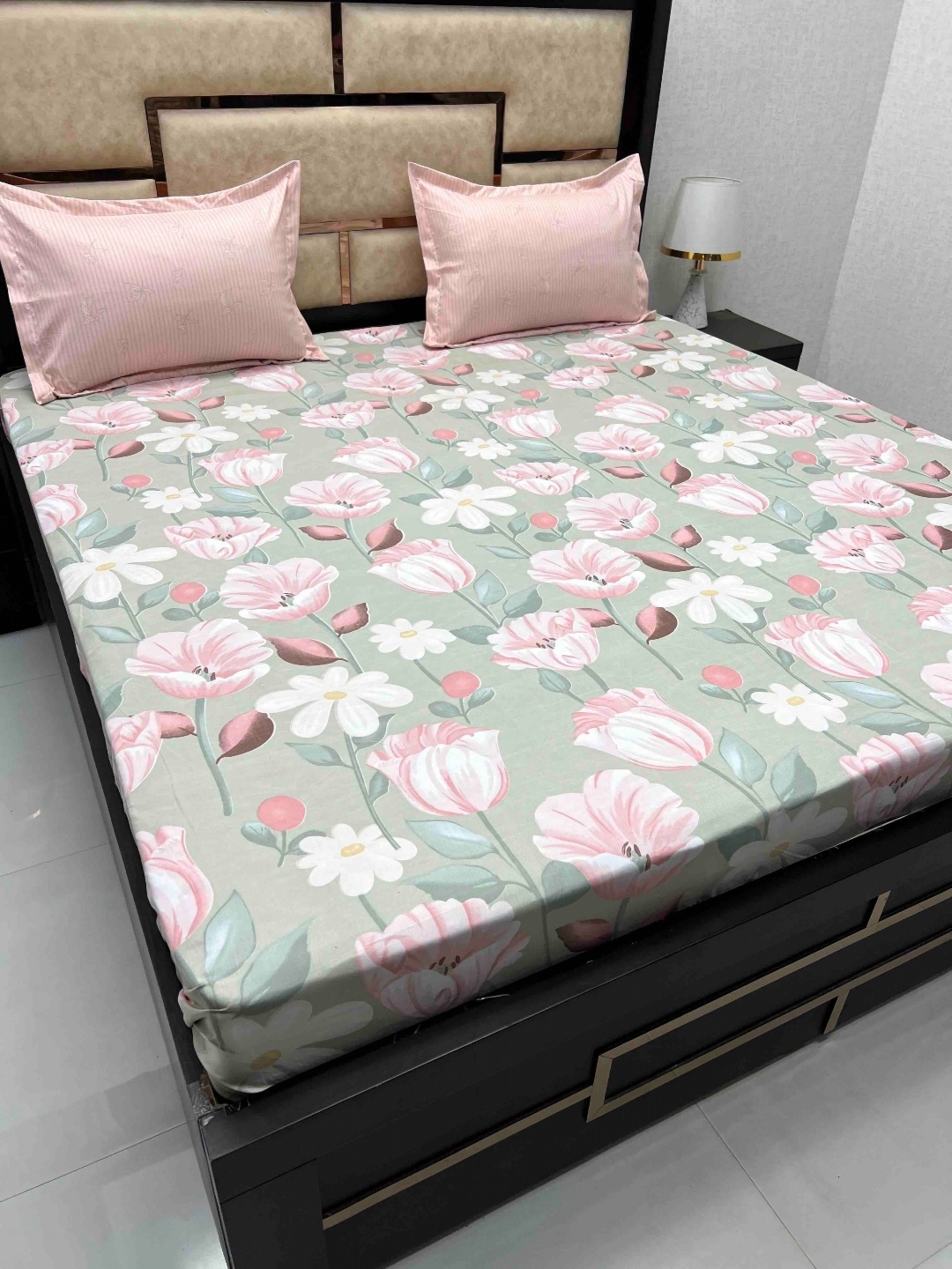 

Pure Decor Grey & Pink Floral Printed 250 TC Cotton King Bedsheet with 2 Pillow Covers