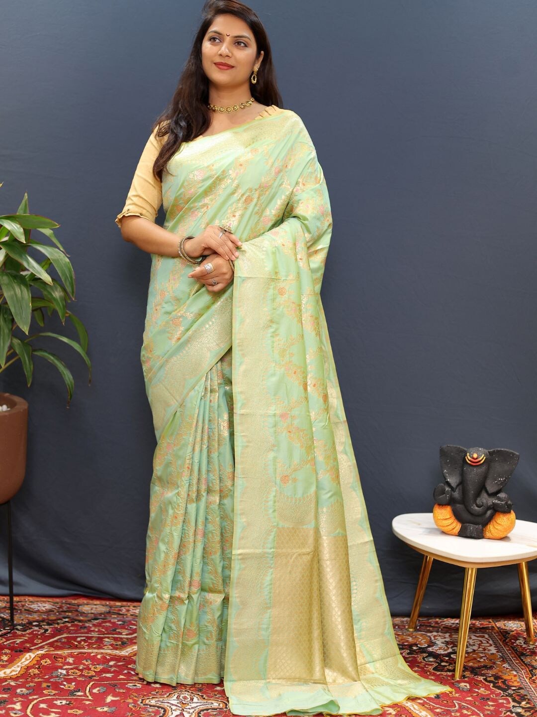 

SGF11 Woven Design Zari Art Silk Kanjeevaram Saree, Lime green