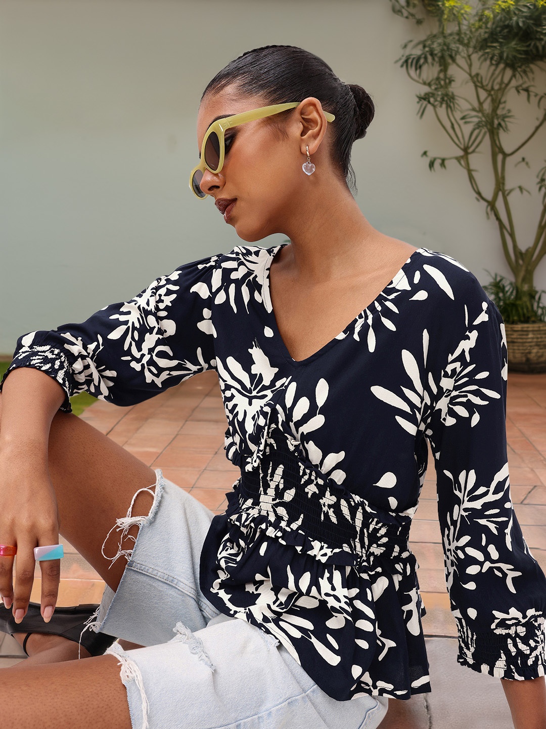 

DressBerry Vacation-Inspired Tropical Print V-Neck Peplum Top, Navy blue