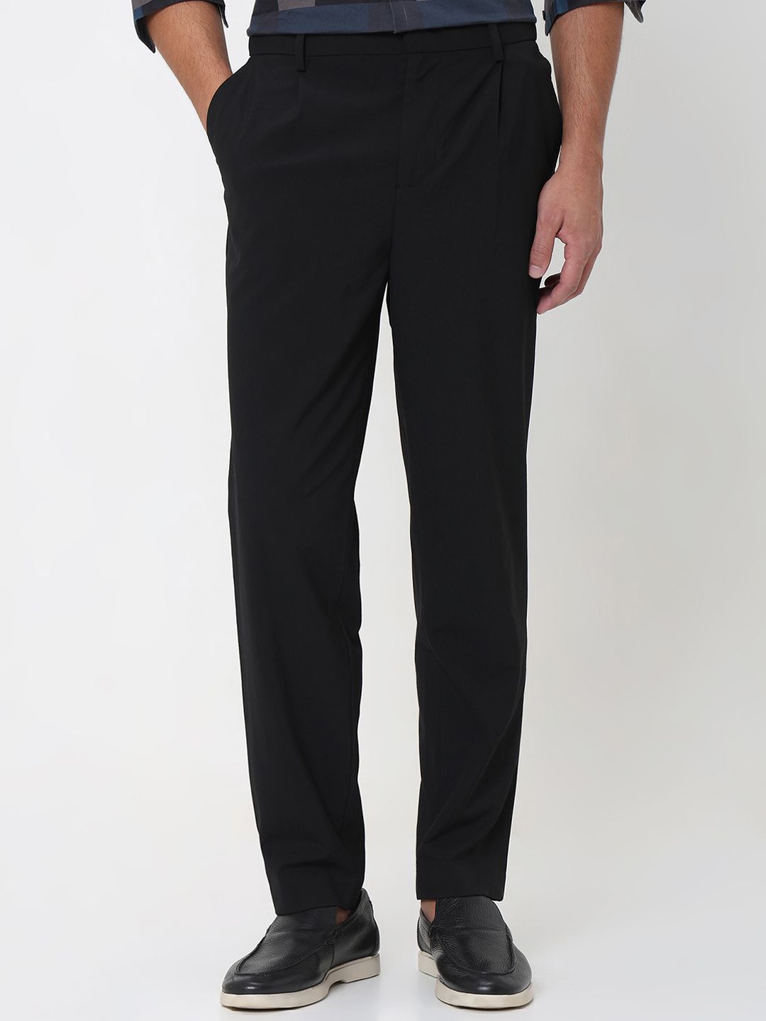 

Mufti Men Tapered Fit Pleated Trouser, Black