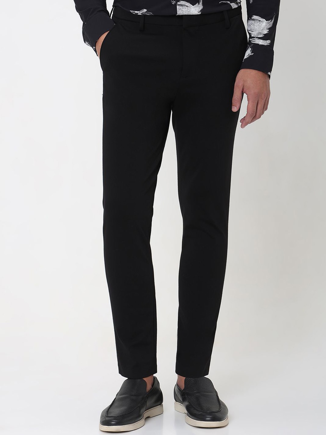 

Mufti Men Mid Rise Tapered Fit Regular Trouser, Black
