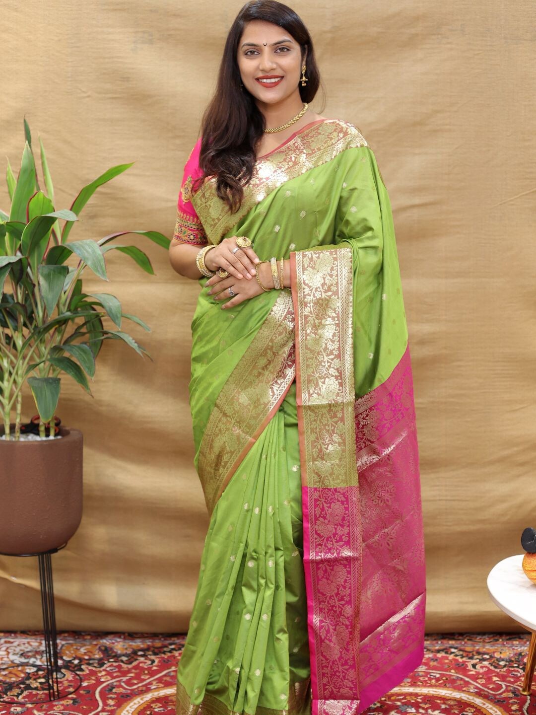 

SGF11 Woven Design Zari Art Silk Kanjeevaram Saree, Lime green