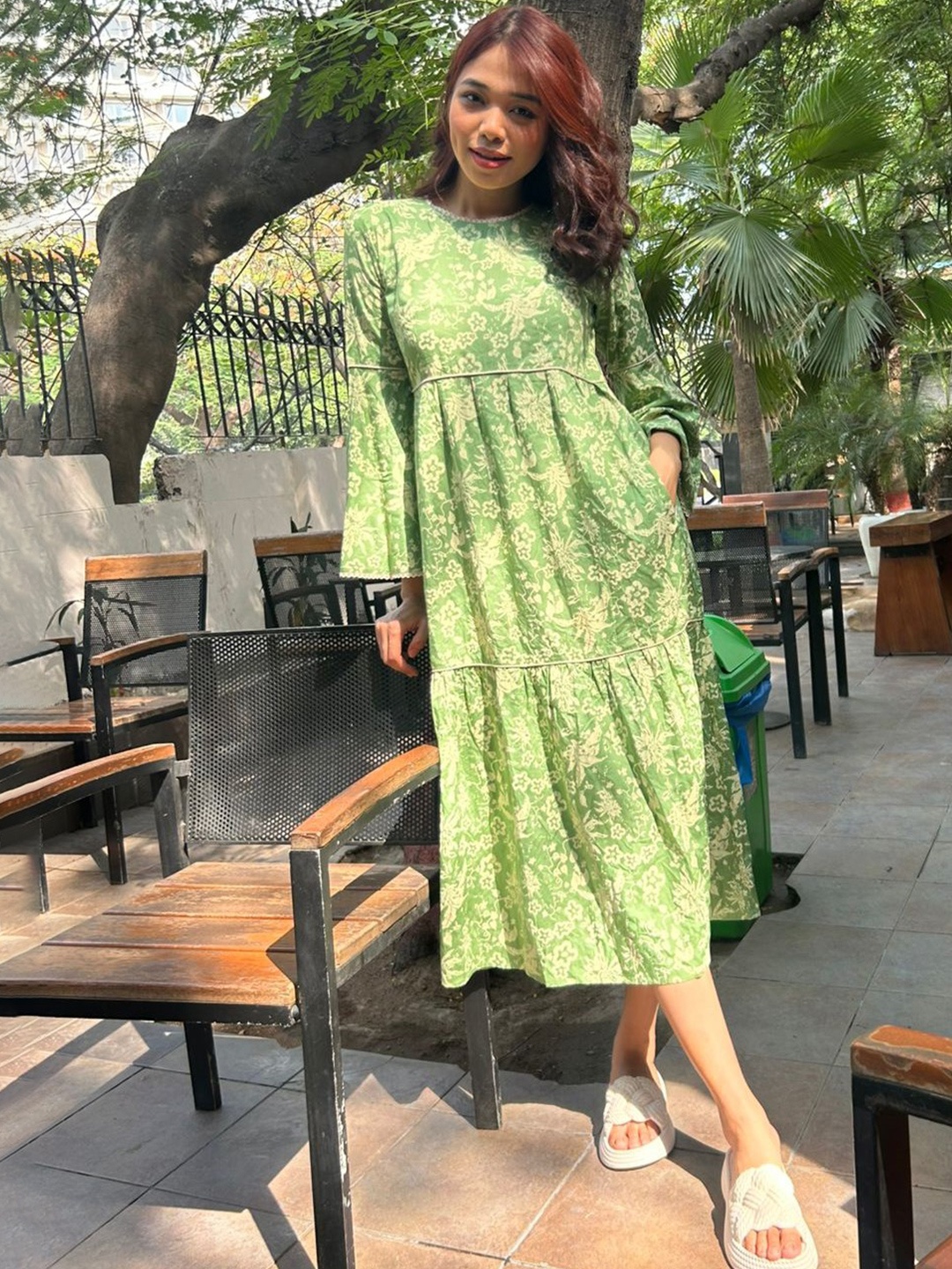 

Seryeon Floral Printed Bell Sleeves Gathered Tiered Midi A-Line Dress, Green