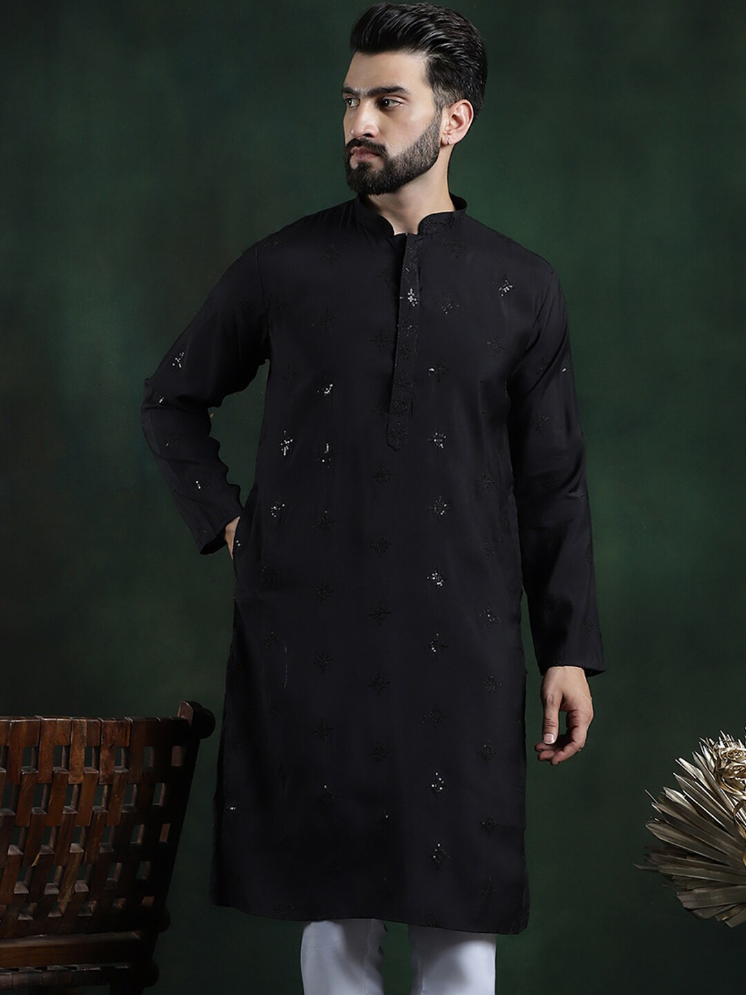 

SOJANYA Ethnic Motifs Embroidered Mandarin Collar Sequinned Straight Kurta, Black