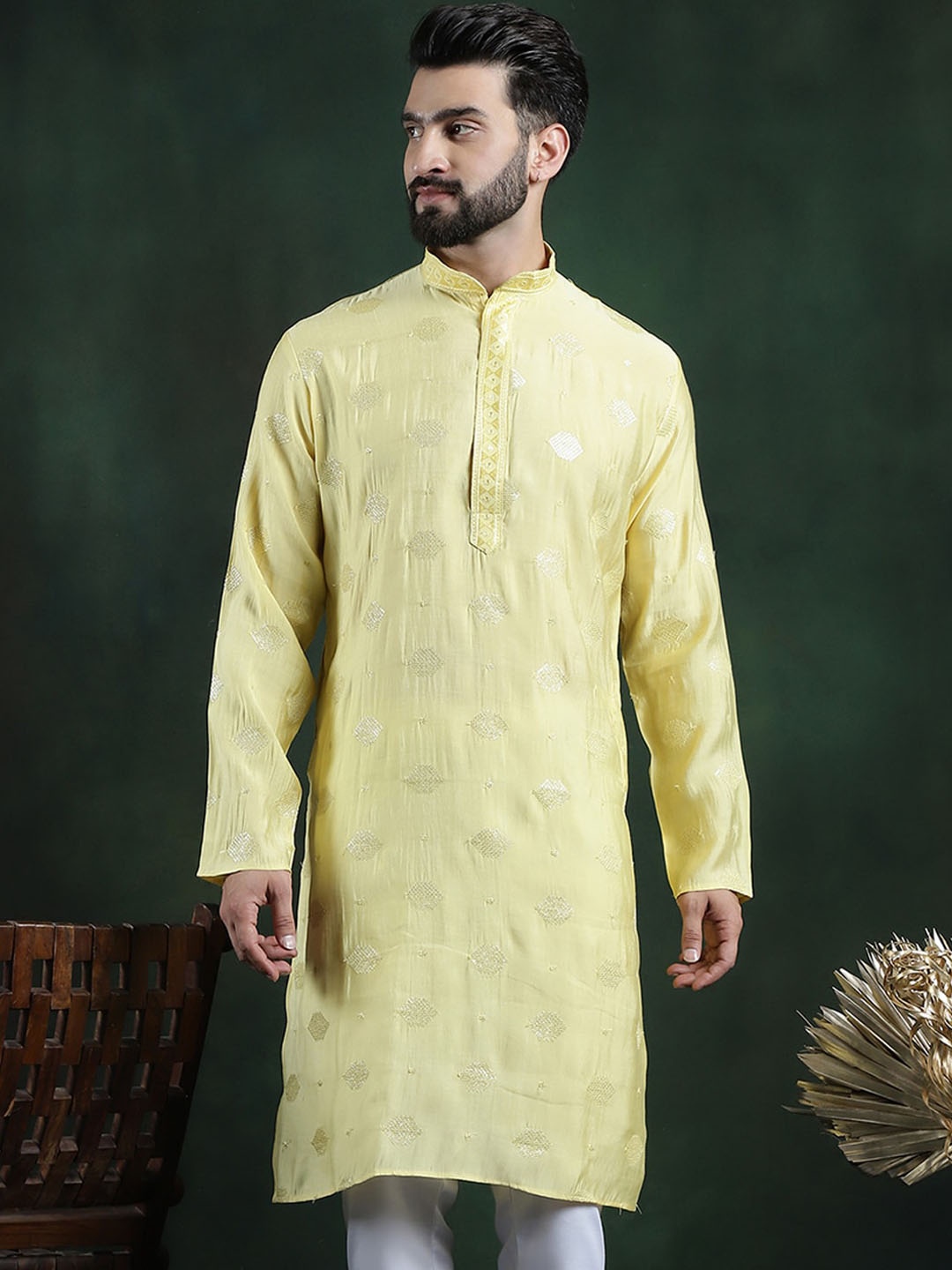 

SOJANYA Ethnic Motifs Embroidered Mandarin Collar Sequinned Straight Kurta, Yellow