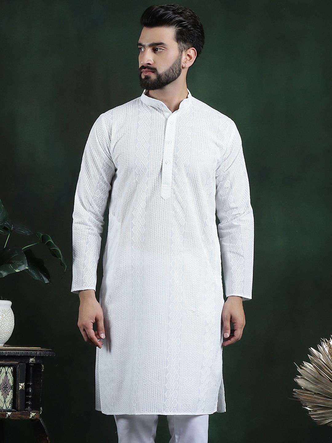 

SOJANYA Ethnic Motifs Embroidered Mandarin Collar Thread Work Cotton Straight Kurta, White