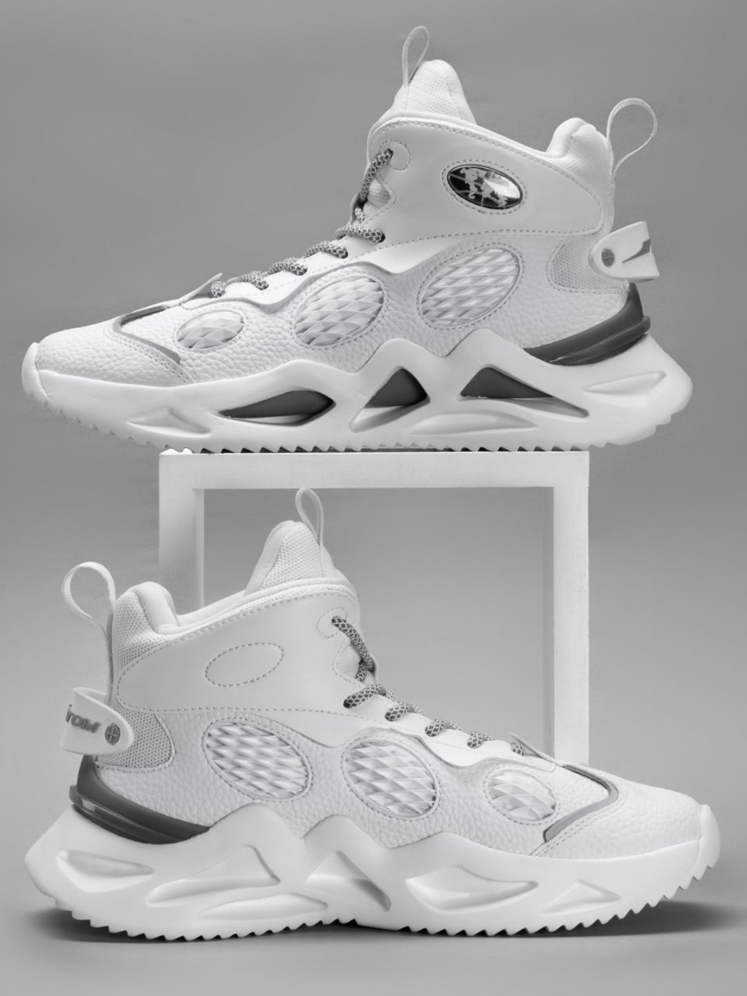 

Atom Men Colourblocked Sneakers, White