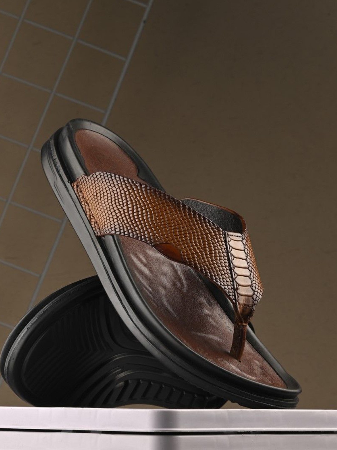 

Egoss Men Self Design Thong Flip-Flops, Tan
