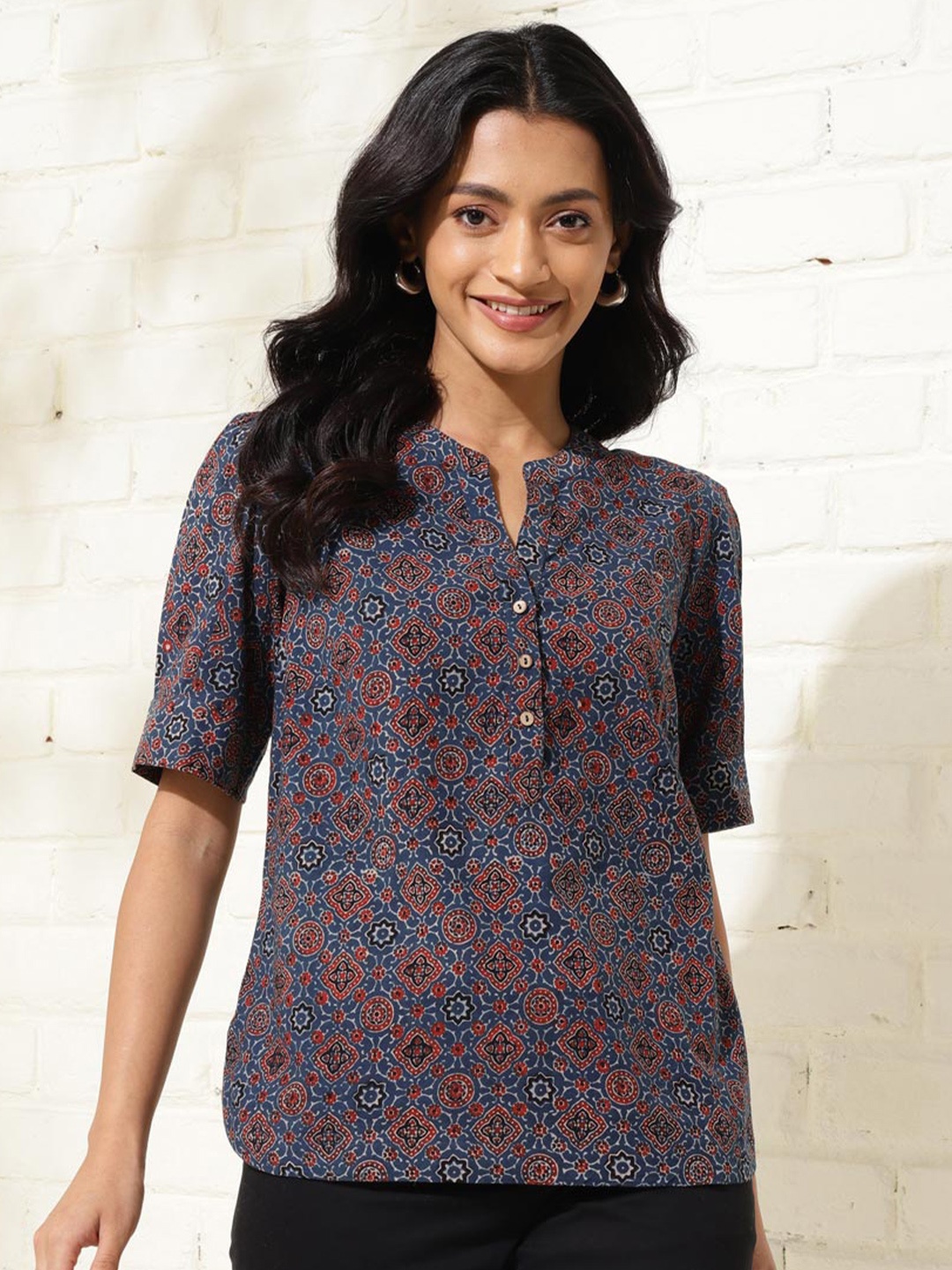 

Fabindia Floral Printed Mandarin Collar Cotton Top, Blue