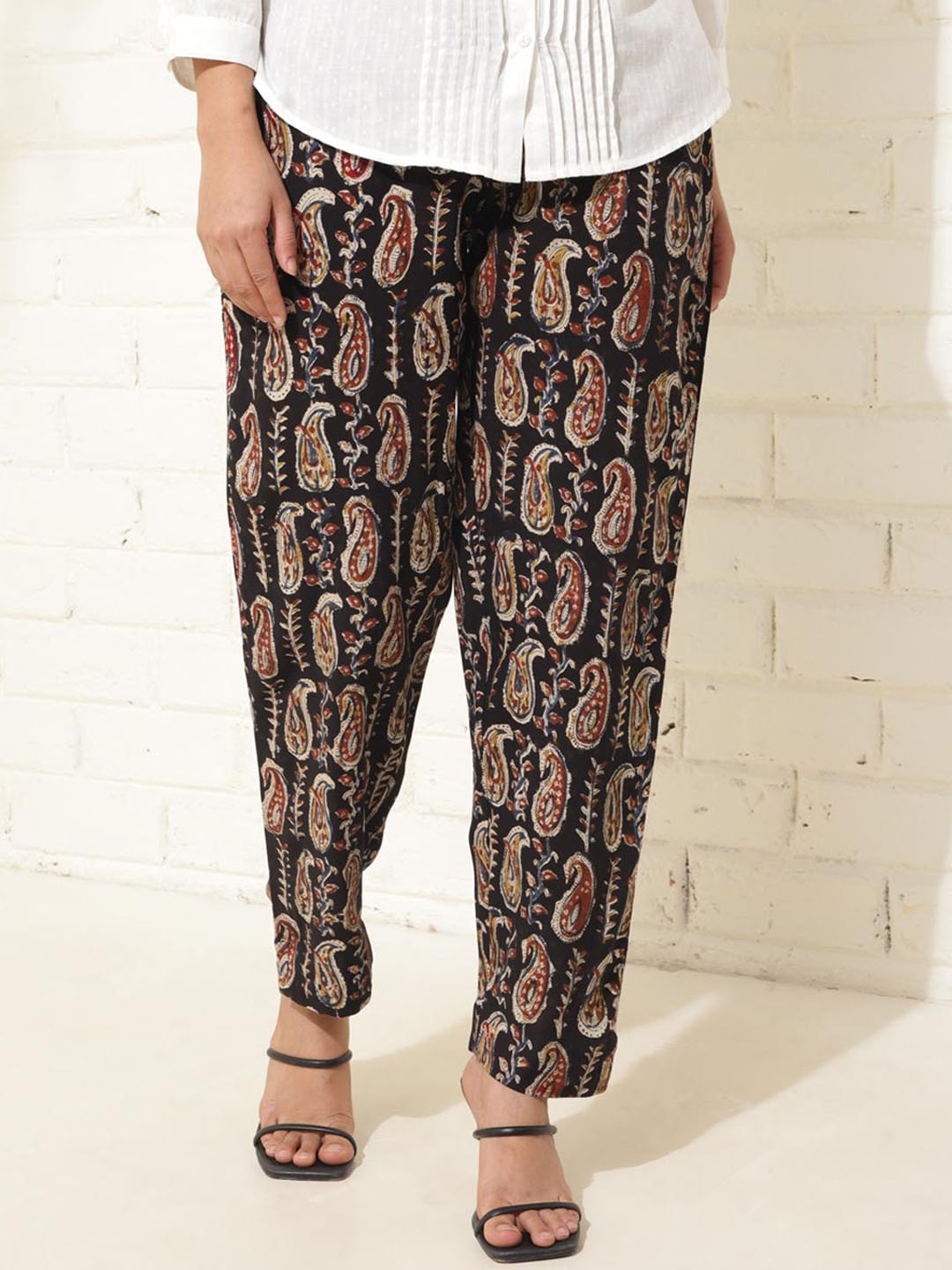 

Fabindia Women Kalamkari Printed Mid Rise Regular Trouser, Black