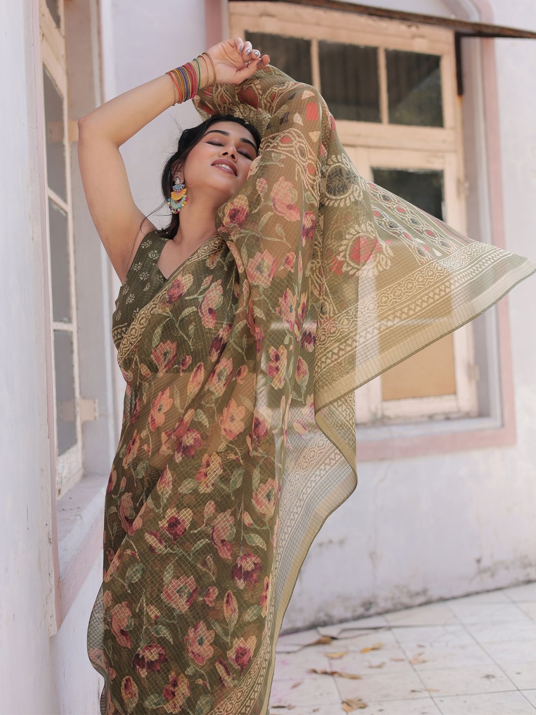 

KALINI Floral Zari Saree, Green