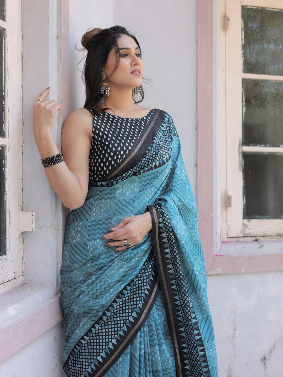 

KALINI Ethnic Motifs Zari Silk Blend Saree, Turquoise blue