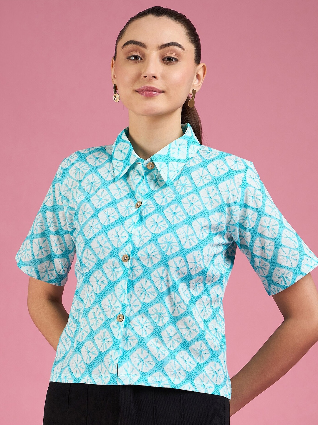 

DressBerry Turquoise Blue Relaxed Geometric Printed Pure Cotton Casual Shirt