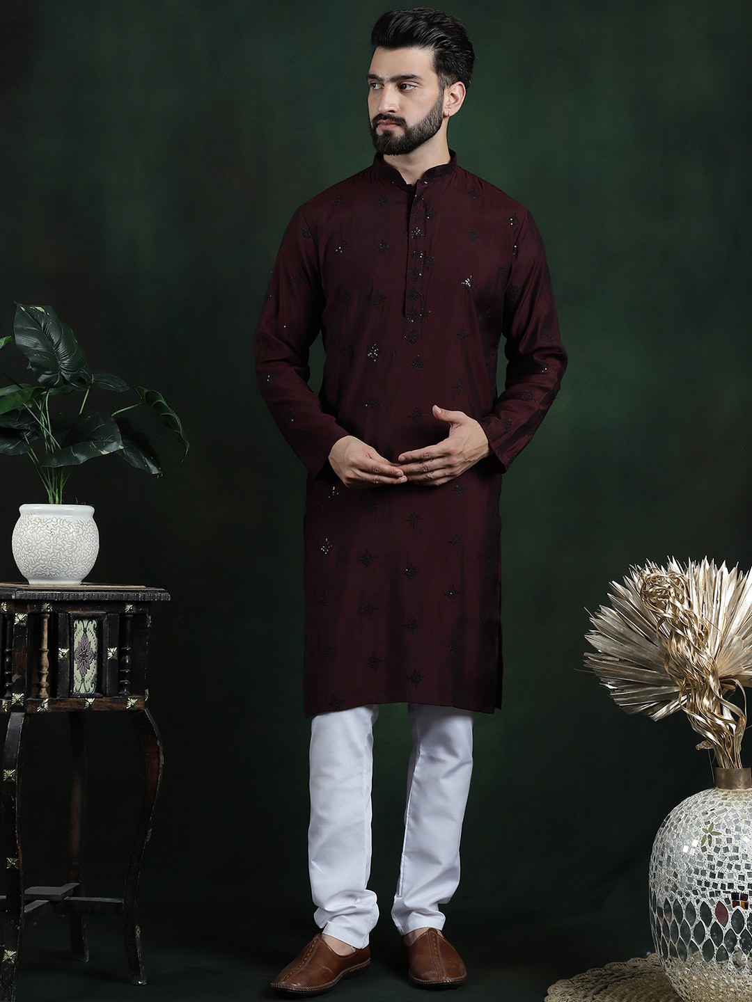 

SOJANYA Men Ethnic Motifs Embroidered Regular Sequinned Kurta with Churidar, Maroon