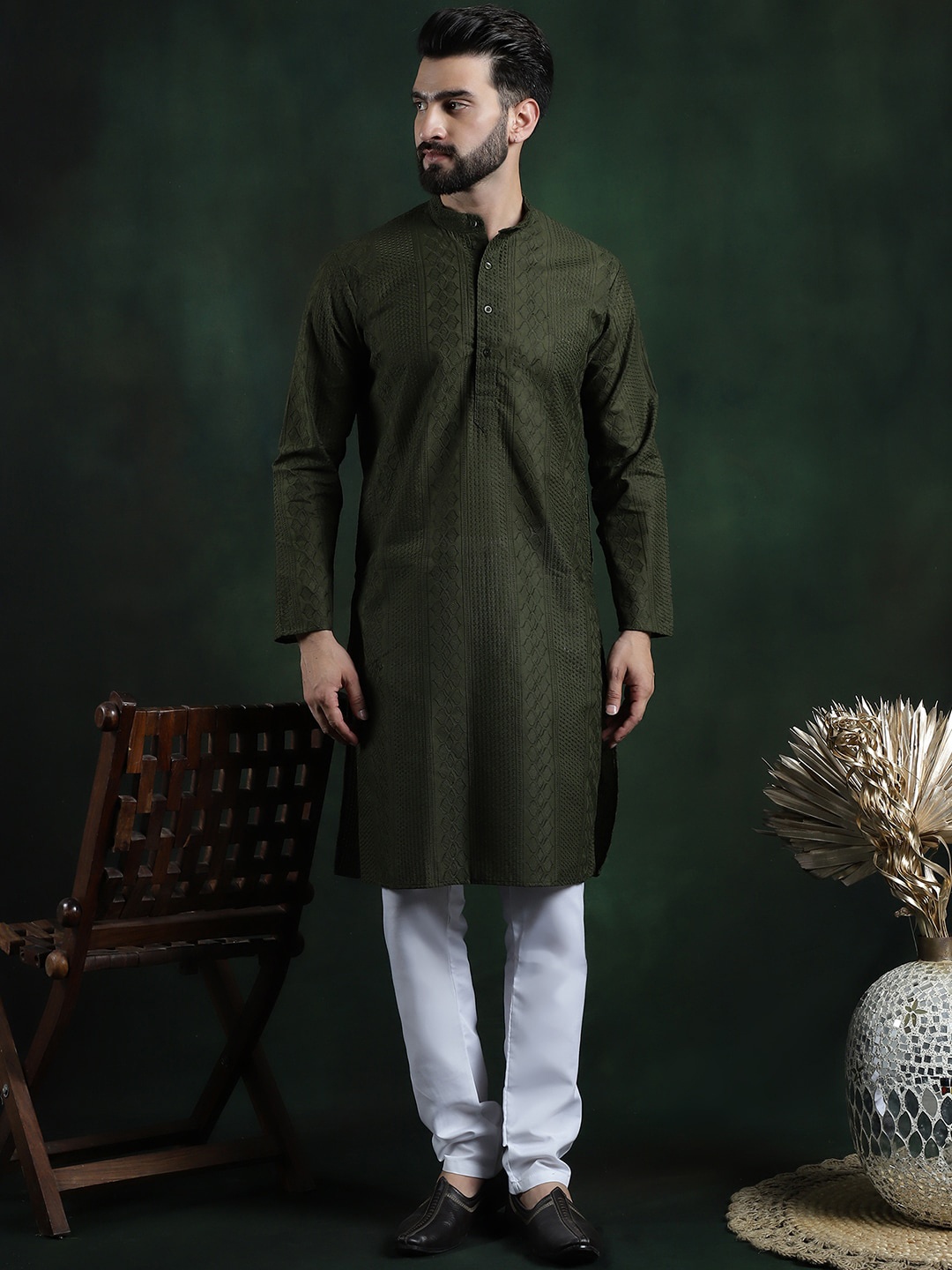 

SOJANYA Men Embroidered Regular Thread Work Pure Cotton Kurta with Churidar, Green