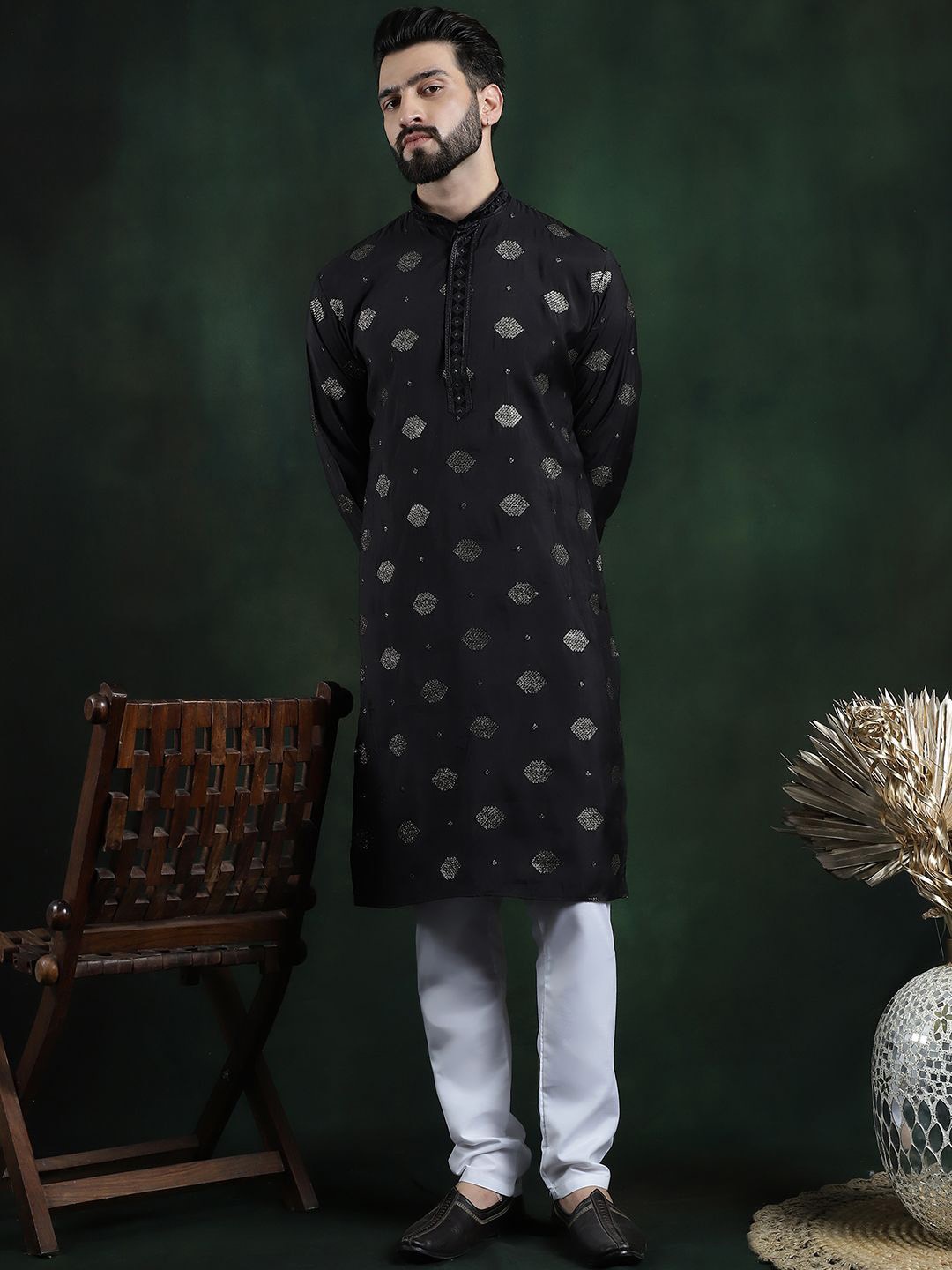 

SOJANYA Men Embroidered Regular Sequinned Kurta with Pyjamas, Black