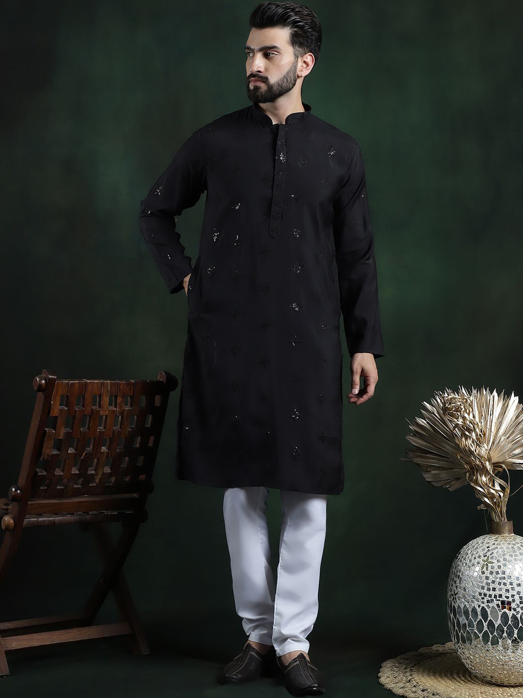 

SOJANYA Men Ethnic Motifs Embroidered Regular Sequinned Kurta with Churidar, Black