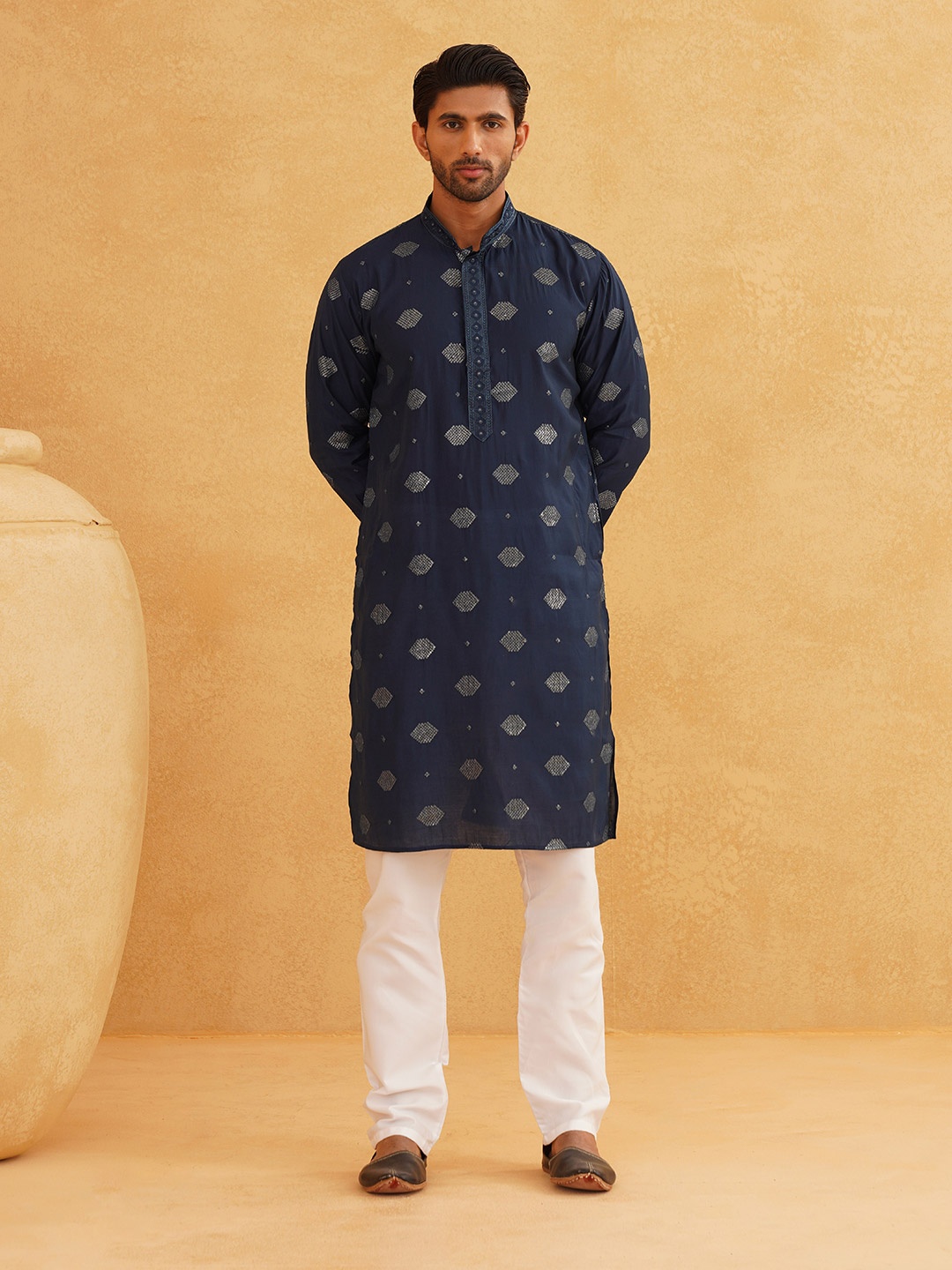 

SOJANYA Men Embroidered Regular Sequinned Kurta with Churidar, Navy blue