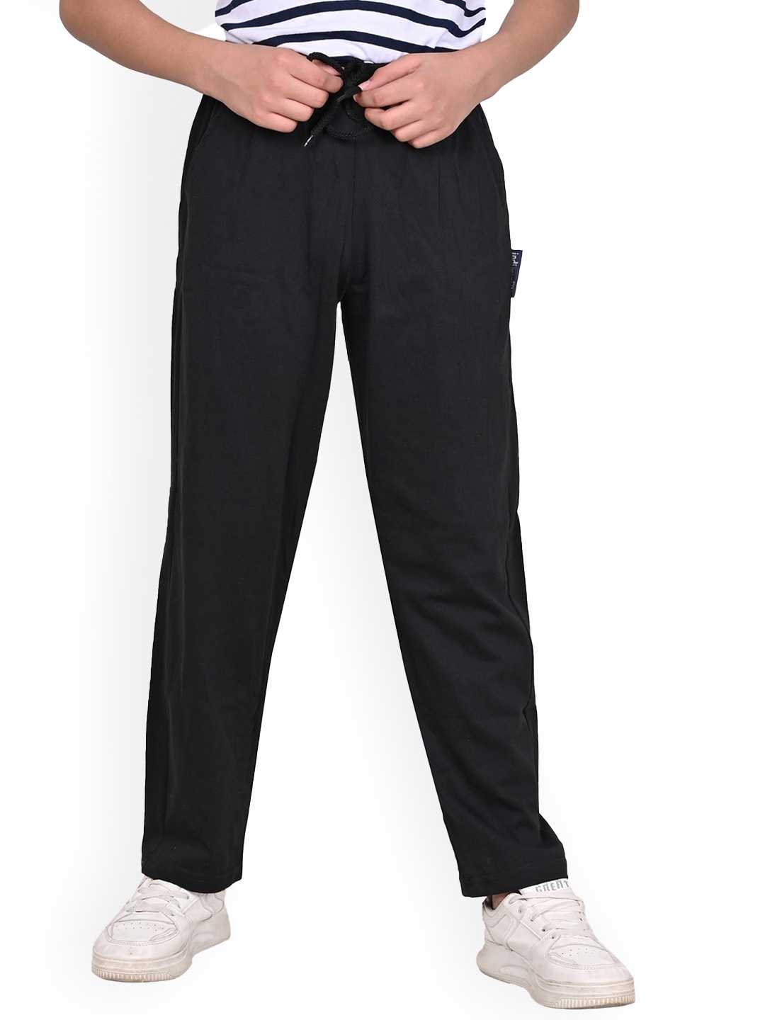 

BAESD Boys Solid Mid Rise Regular Fit Lower Trackpant, Black