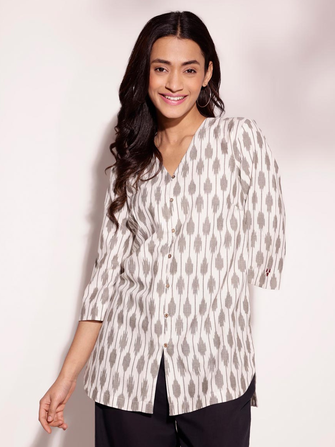 

Fabindia Abstract Printed V Neck Cotton Ikat Tunic, White