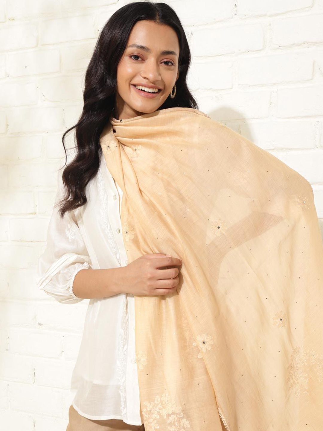 

Fabindia Floral design Embroidered Chikankari Stole, Beige