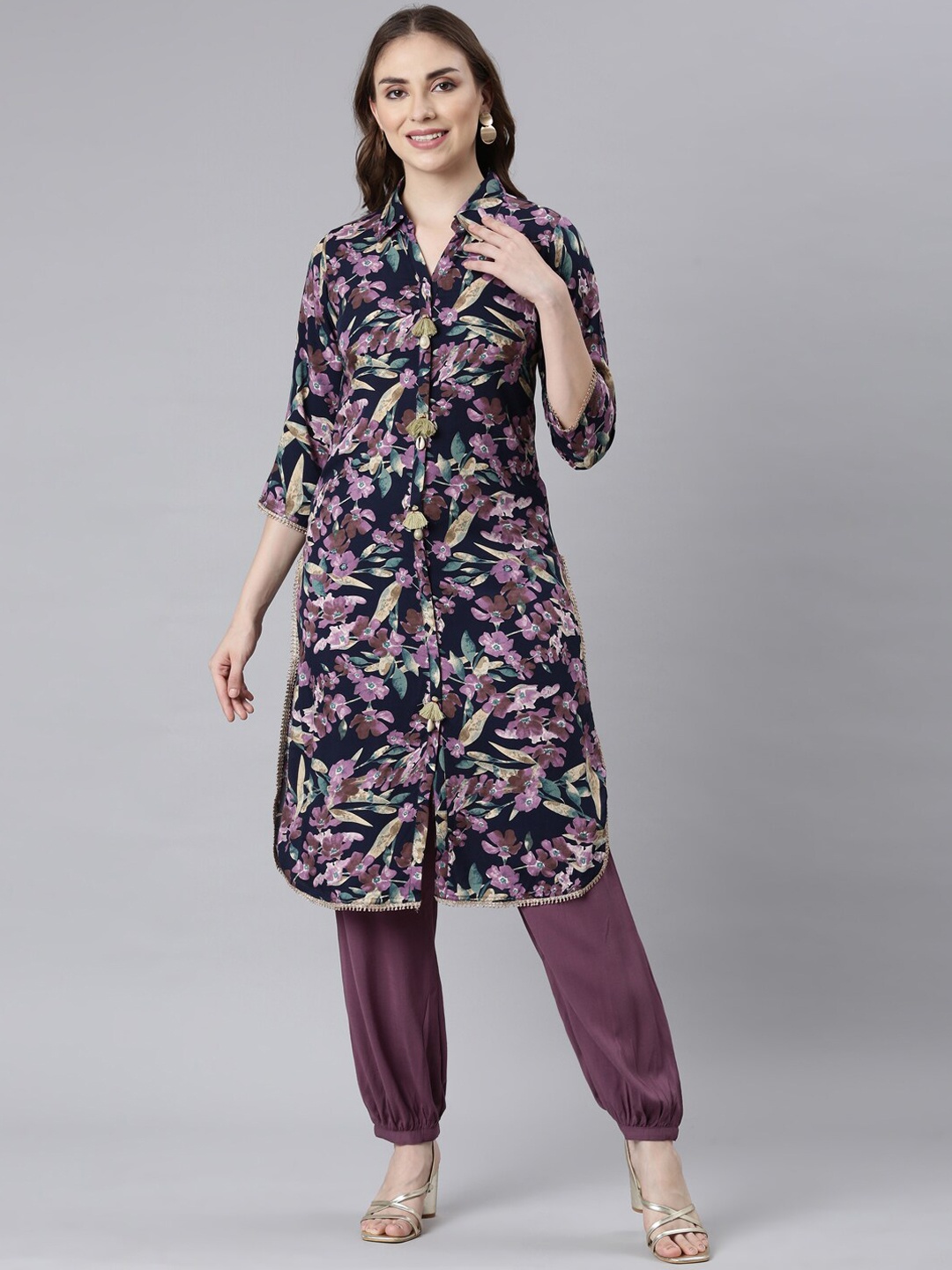 

Neerus Floral Printed Shirt Collar Pathani Kurta With Salwar, Blue