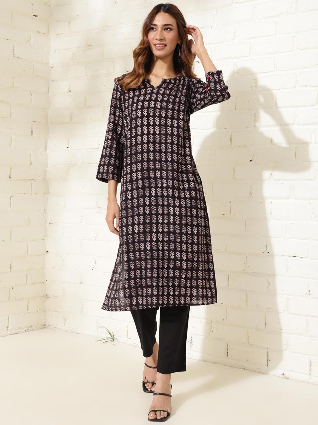 

Fabindia Checked Printed Round Neck Three-Quarter Sleeves Cotton Kurta, Black