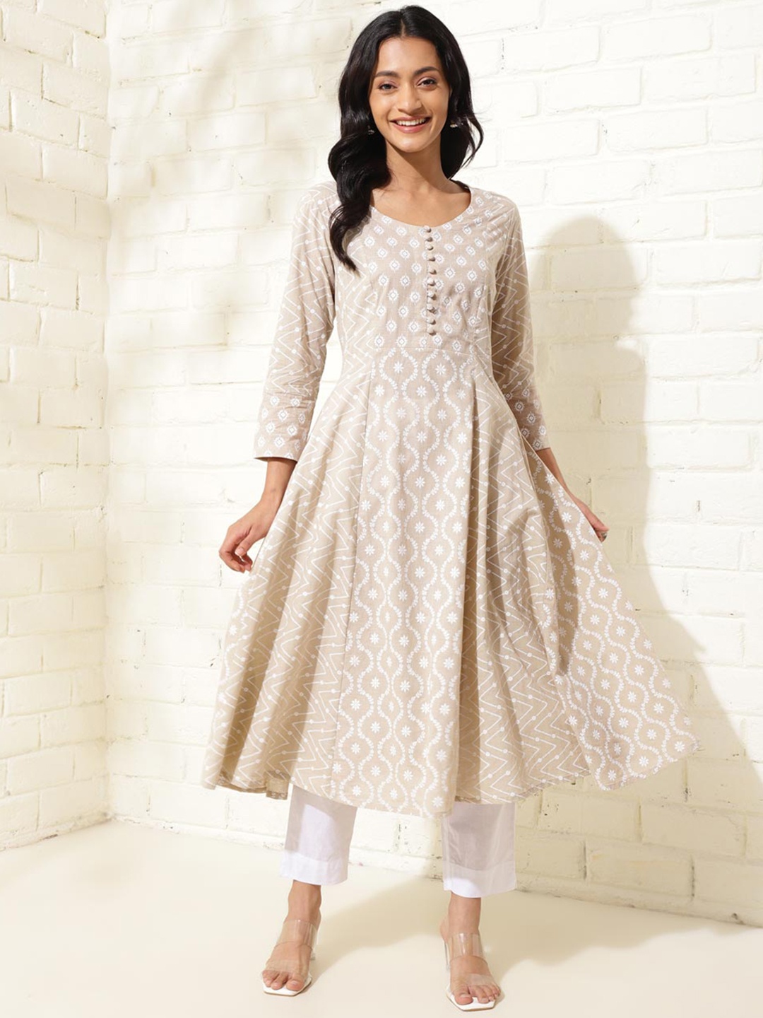 

Fabindia Geometric Printed Square Neck Three-Quarter Sleeves Cotton Kurta, Beige