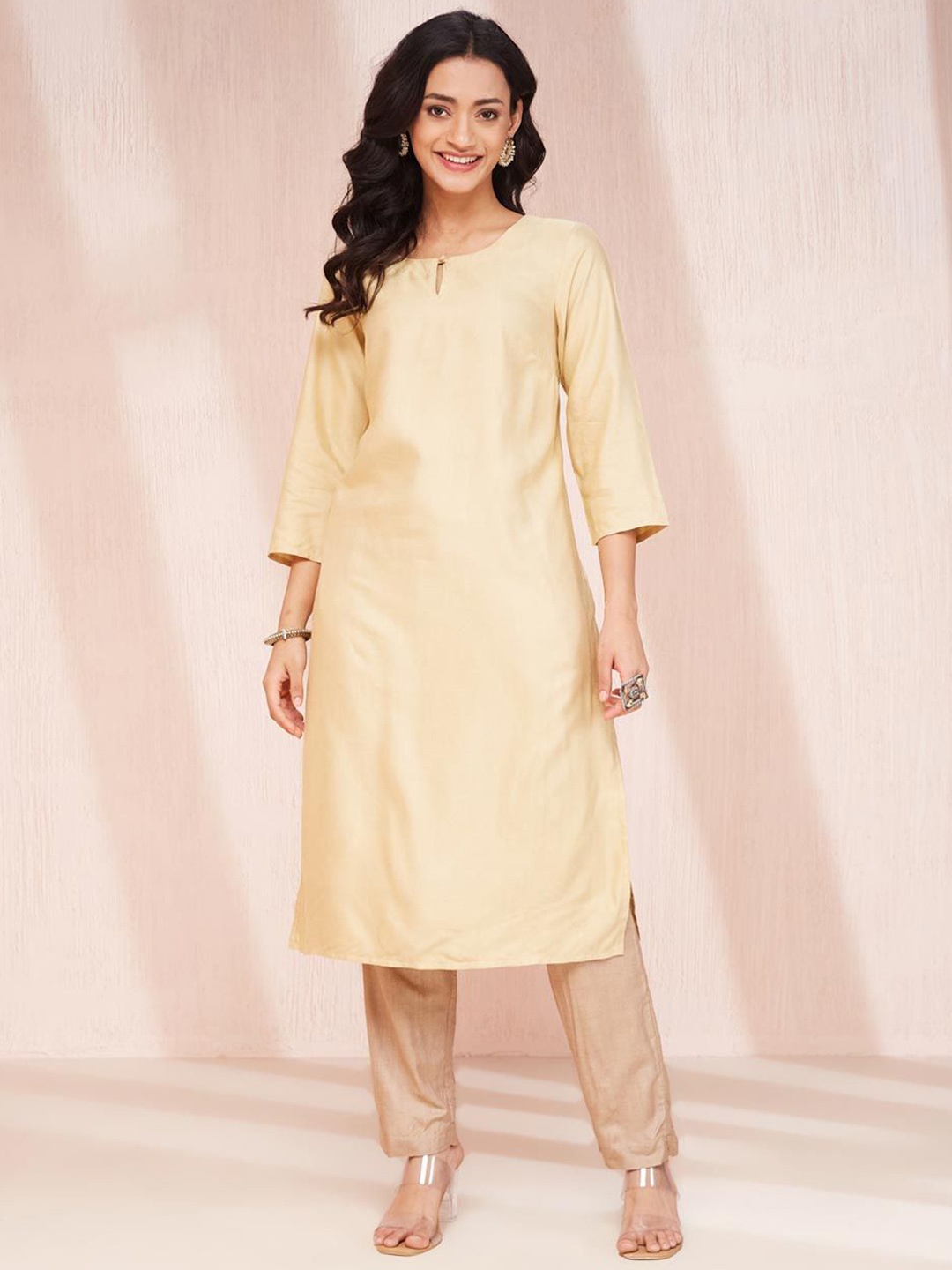 

Fabindia Keyhole Neck Three-Quarter Sleeves Kurta, Beige