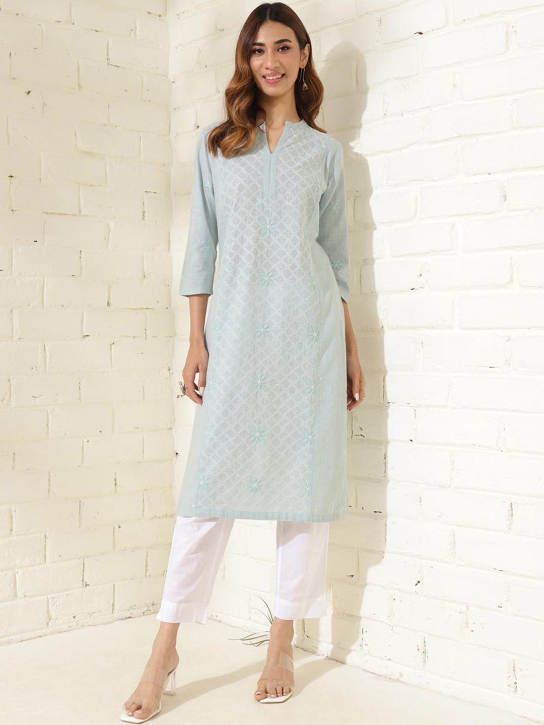 

Fabindia Floral Round Neck Cotton Chikankari Straight Kurta, Blue
