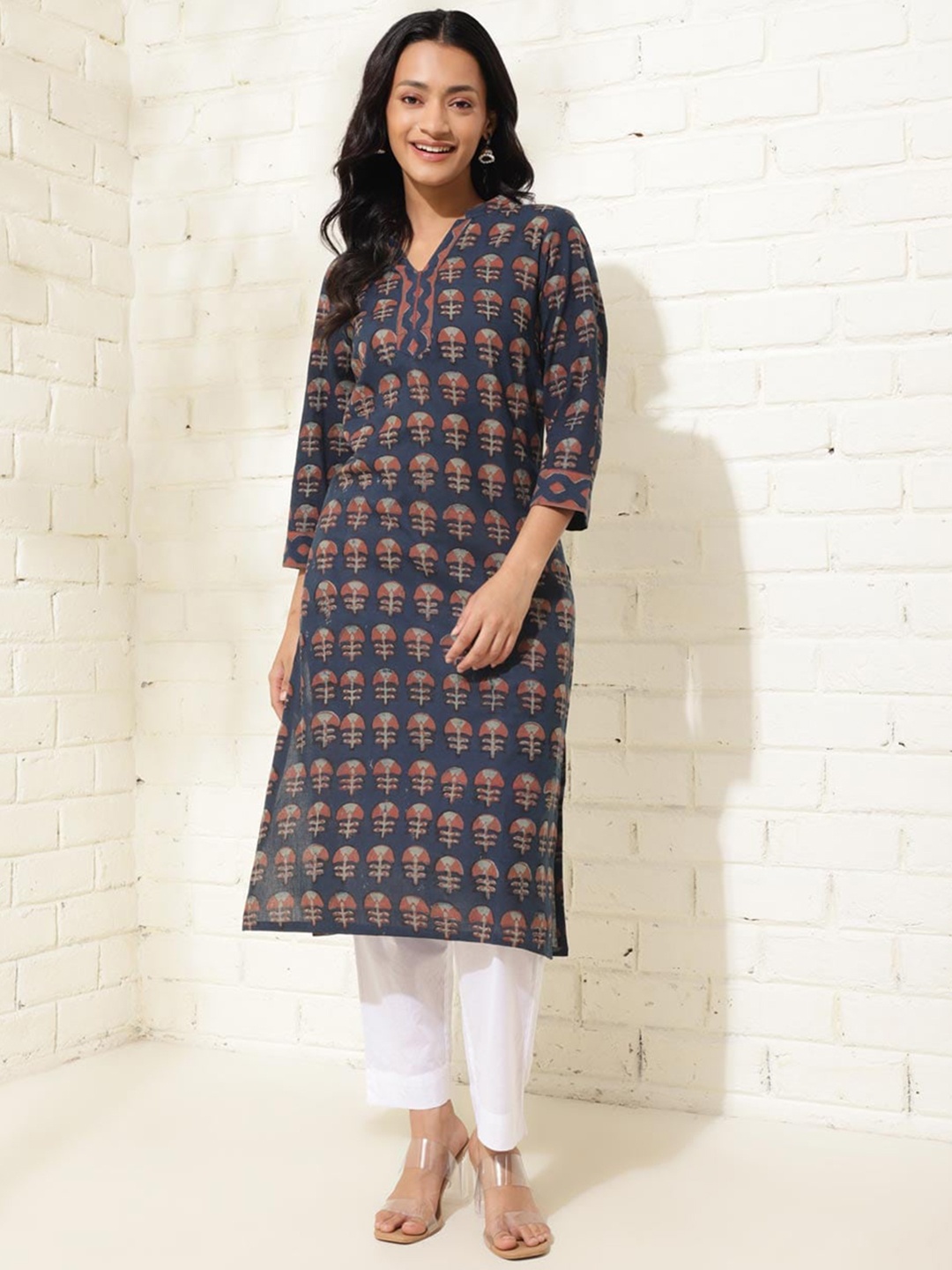 

Fabindia Geometric Printed V-Neck Three-Quarter Sleeves Cotton Kurta, Blue