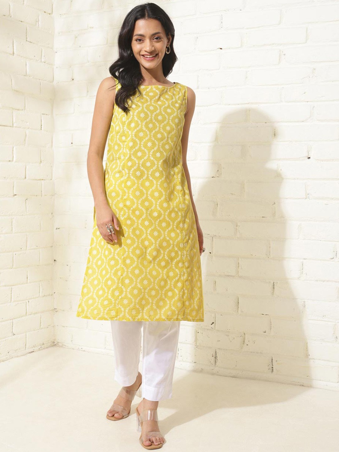 

Fabindia Geometric Printed Round Neck Sleeveless Kurta, Lime green