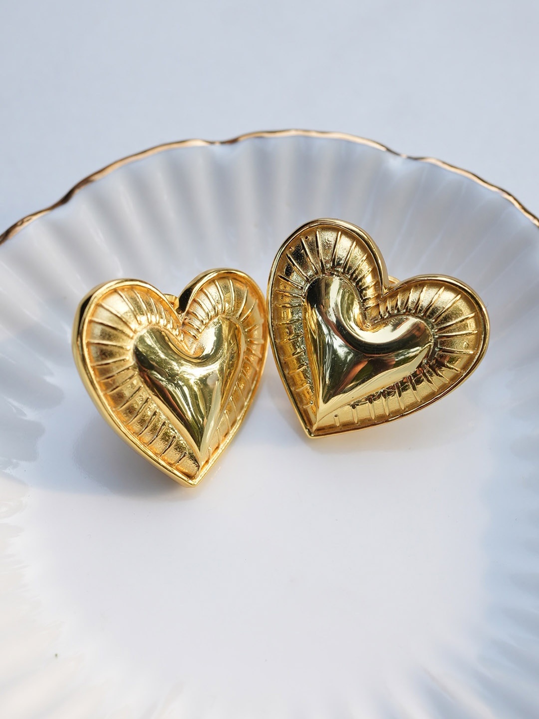 

Eurumme Contemporary Studs Earrings, Gold