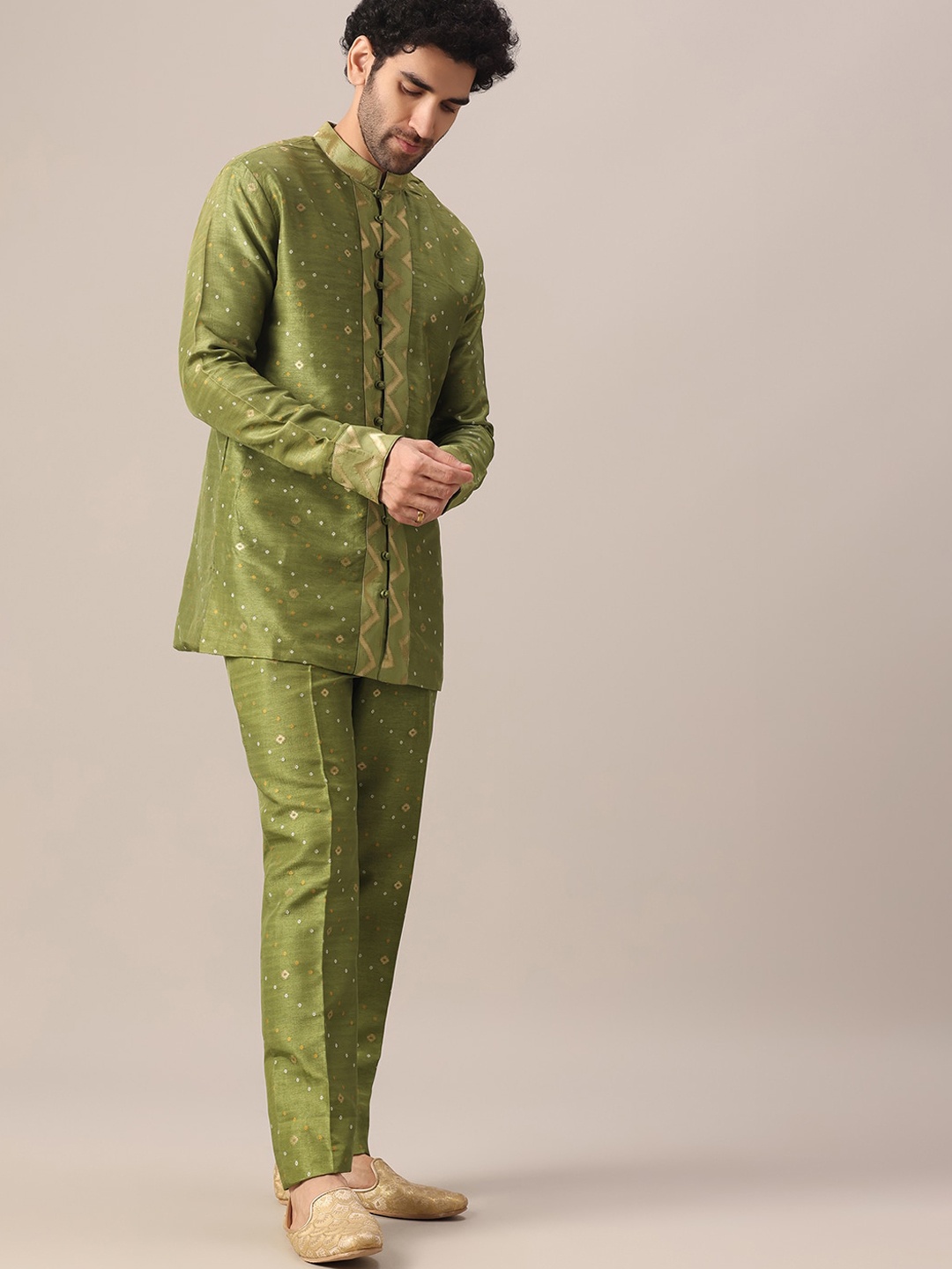 

KALKI Fashion Bandhani Printed Mandarin Collar Straight Kurta With Trousers, Green