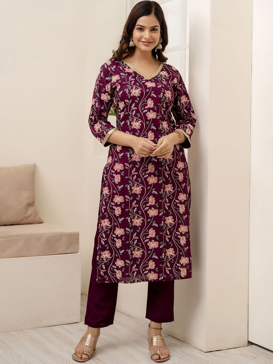 

Veshviti Floral Printed V-Neck Gotta Patti Kurta with Trousers, Burgundy