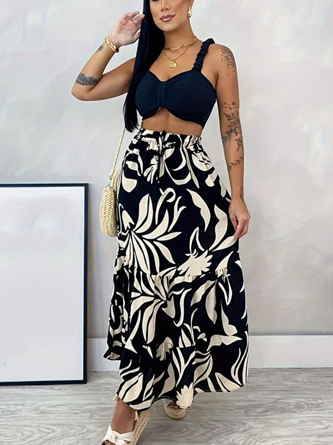 

StyleCast x Revolte Black & White Floral Printed Maxi A-Line Skirt