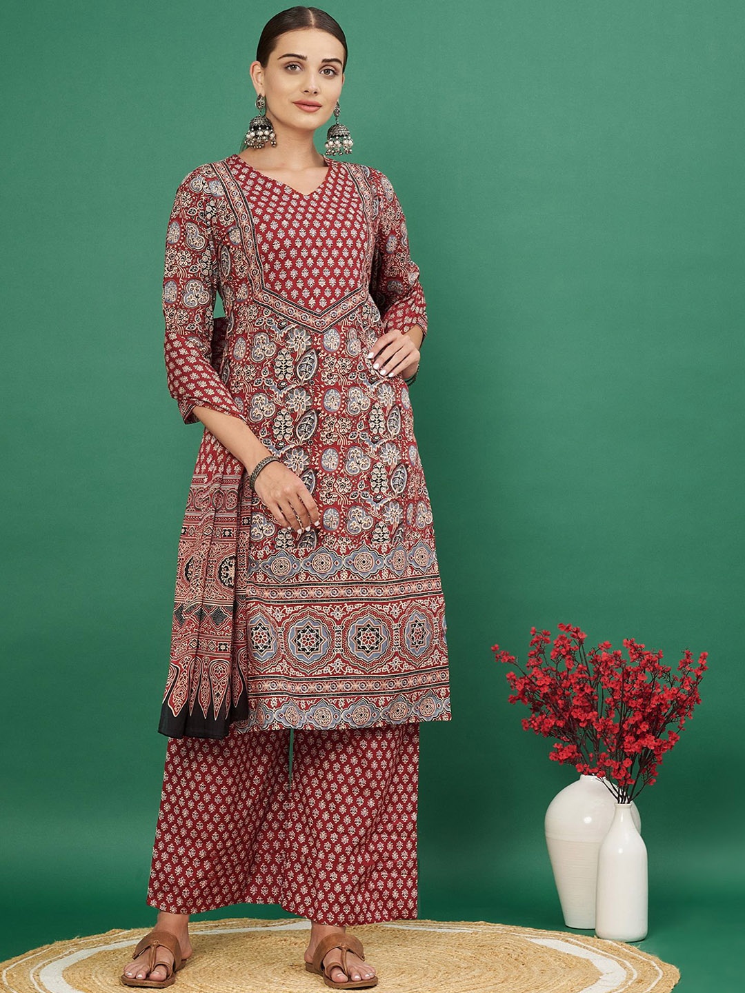 

Vbuyz Women Ethnic Motifs Printed Regular Pure Cotton Kurta Palazzo & Dupatta, Maroon
