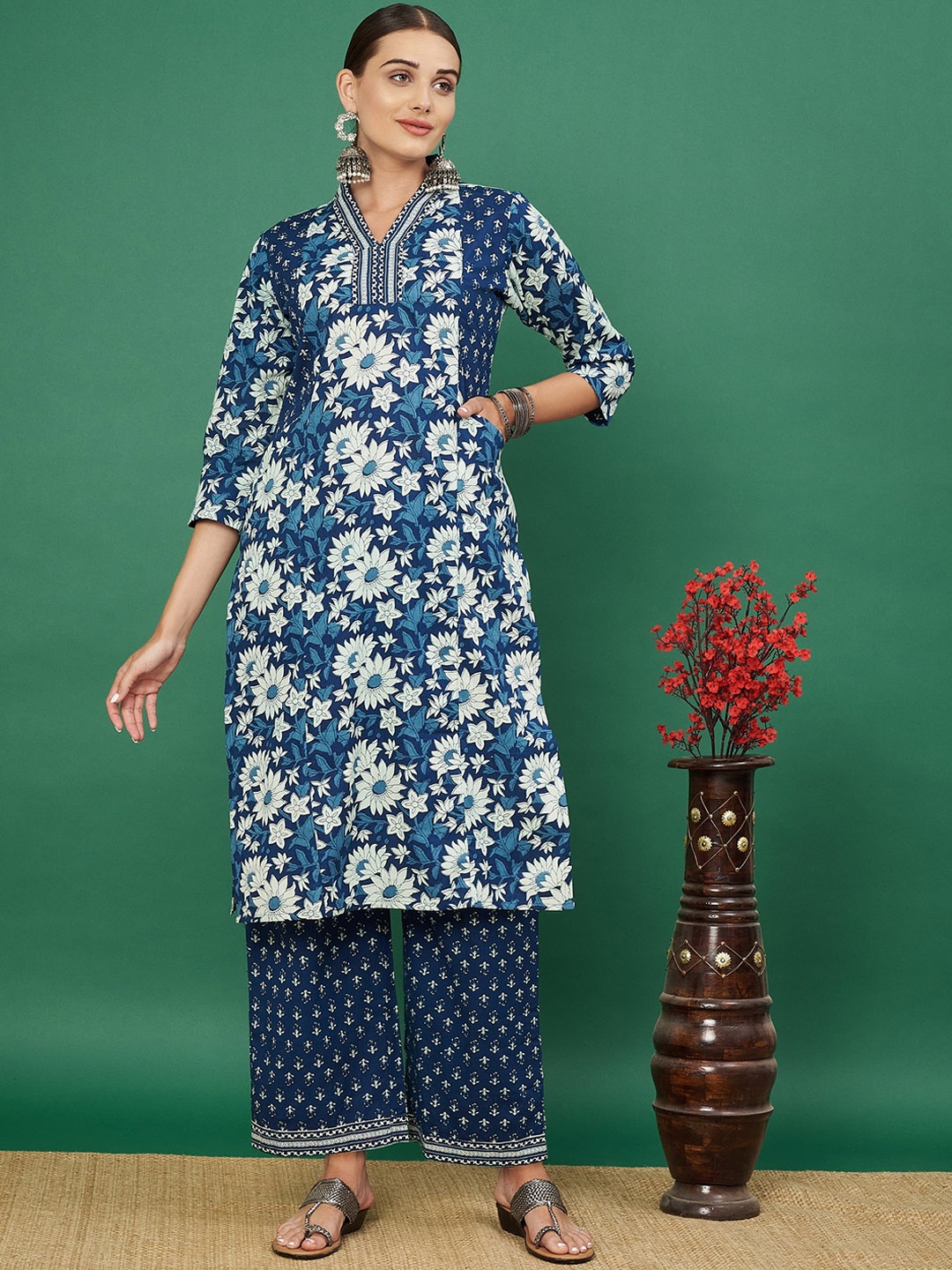 

Vbuyz Women Floral Printed Regular Kurta Palazzo & Dupatta, Blue