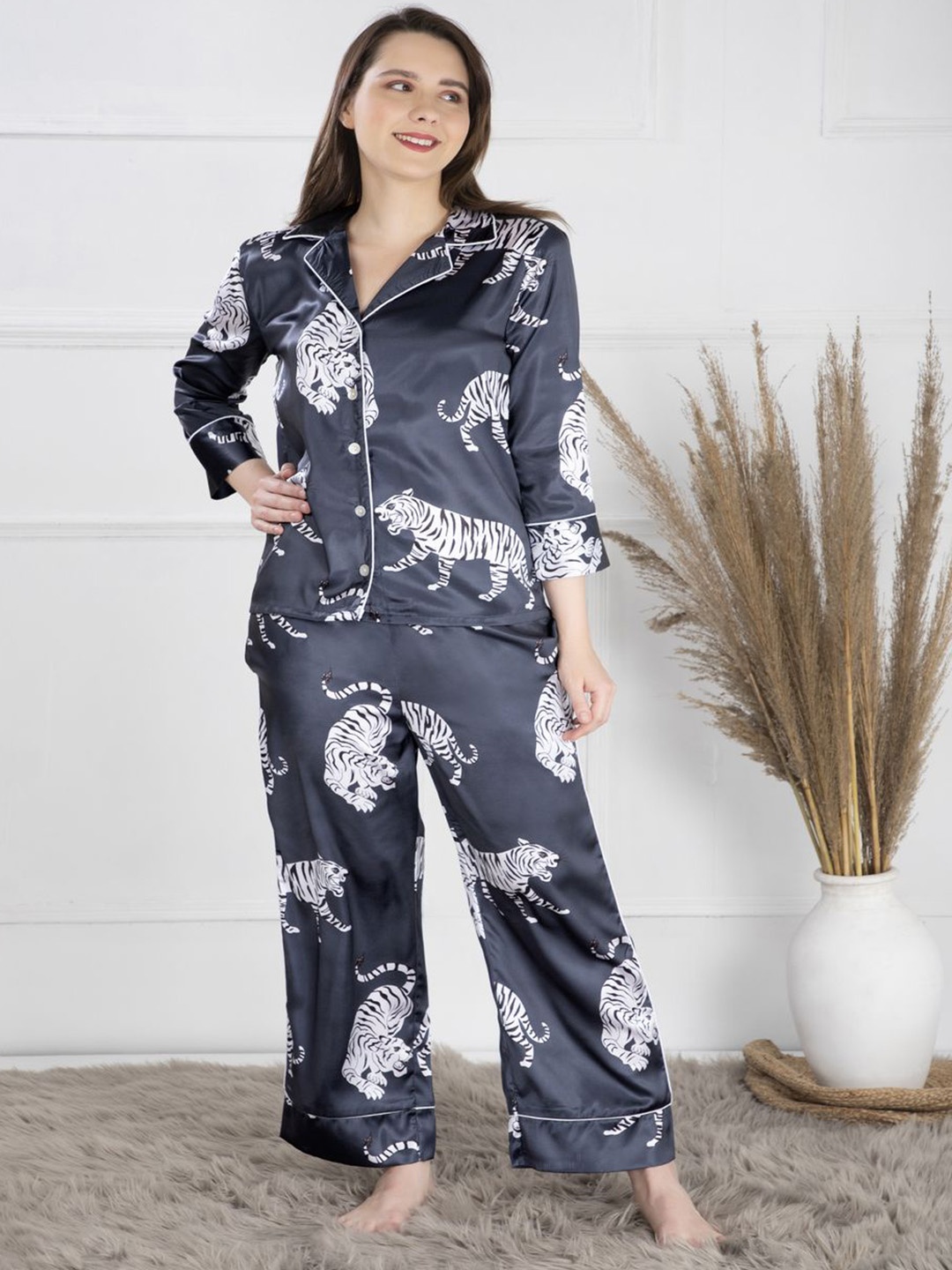

Ezme Studio Women Animal Printed Night suit, Grey