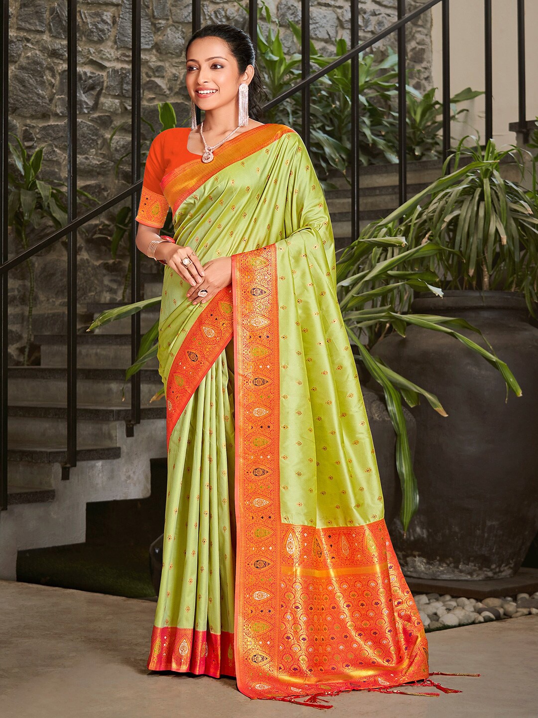 

SANGAM PRINTS Woven Design Zari Silk Blend Tussar Saree, Green