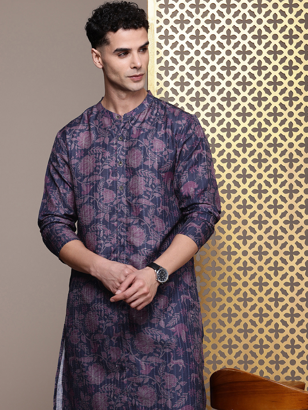 

House of Pataudi Jashn Floral Printed Sequinned Indie Florals Kurta, Navy blue