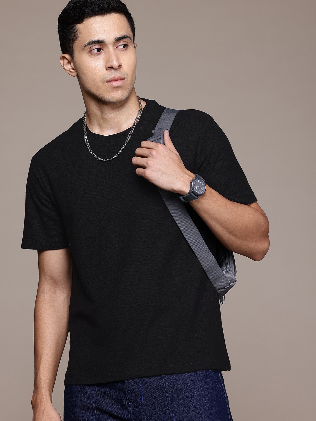 

The Roadster Lifestyle Co. Drop-Shoulder Sleeves T-shirt, Black