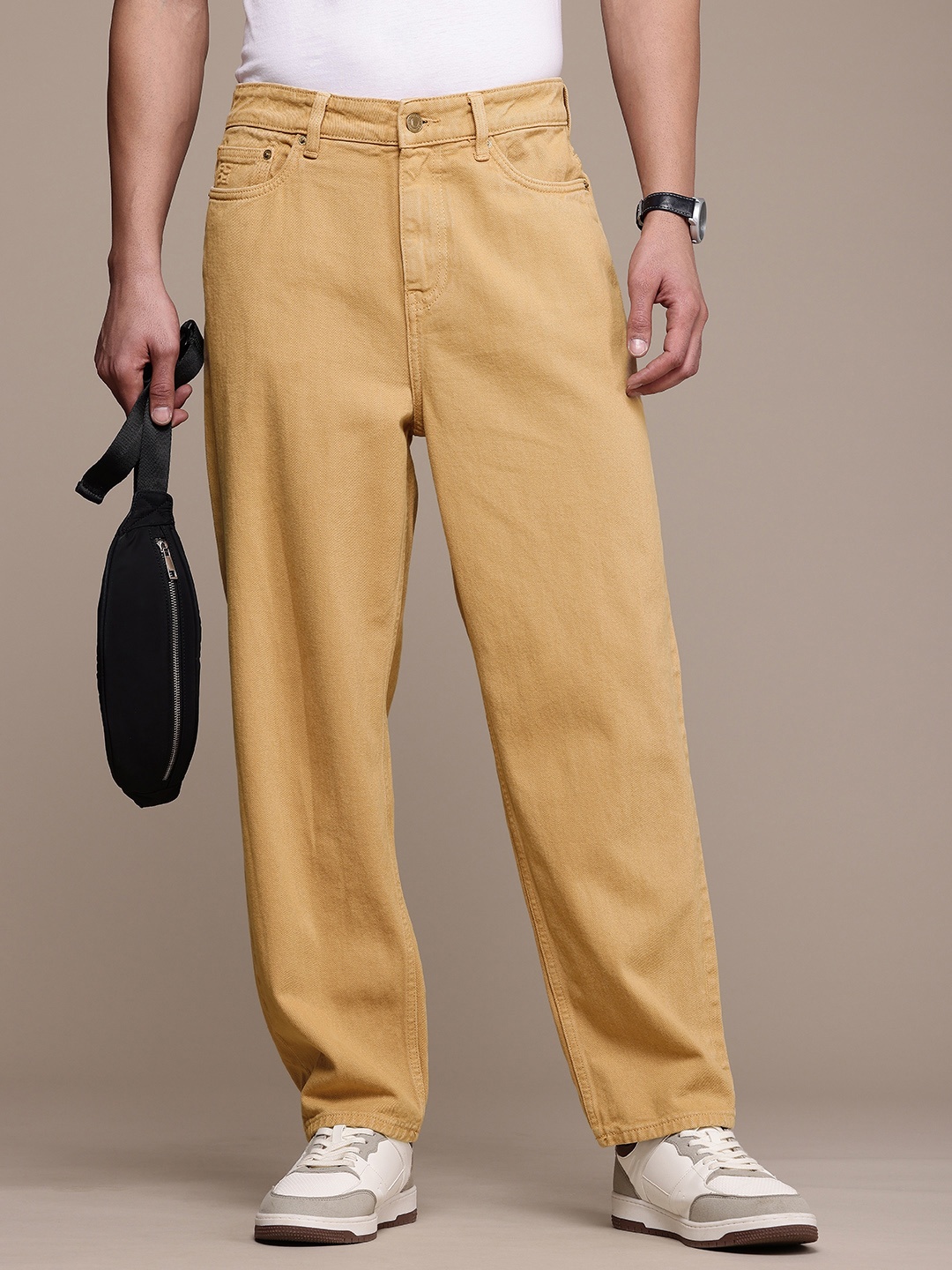 

FCUK Men Pure Cotton Loose Fit Jeans, Camel brown