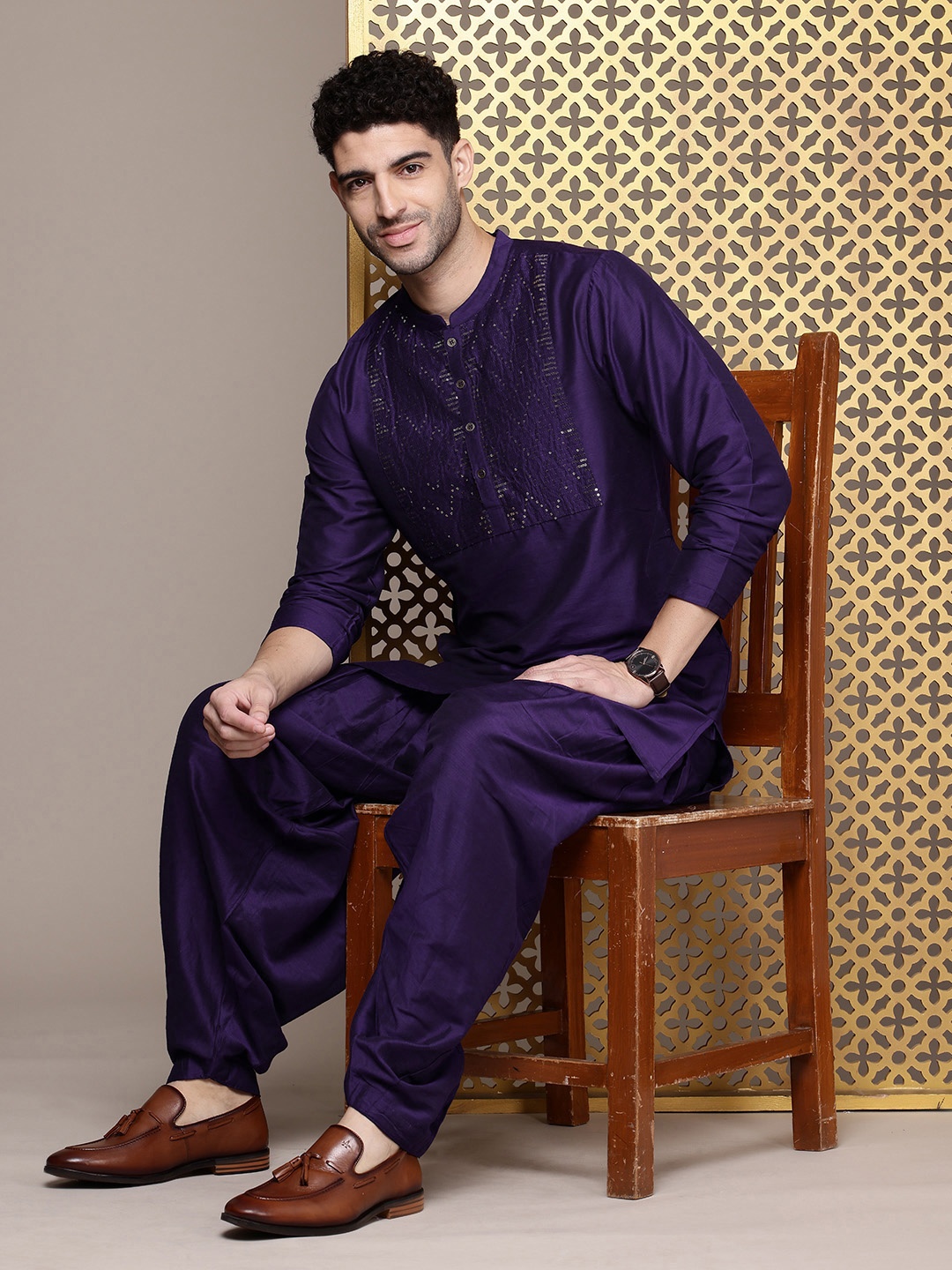 

House of Pataudi Men Jashn Yoke Design Regular Sequinned Kurta With Salwar, Purple