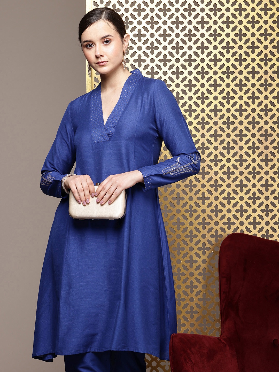 

House of Pataudi Regular Sequinned Detail Jashn Kurta with Trousers, Blue